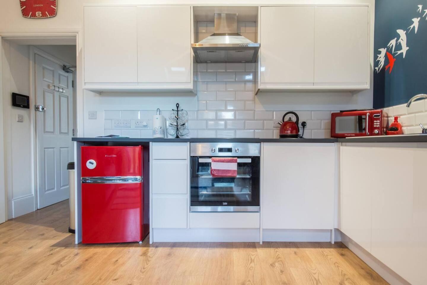 Apartment By The Bay - Mins To & Beaches Wparking