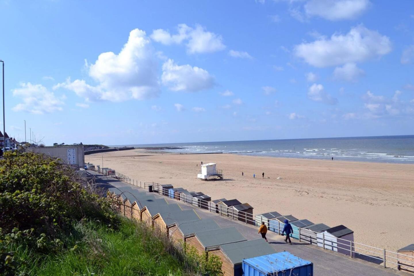 By The Bay - Mins To & Beaches Wparking