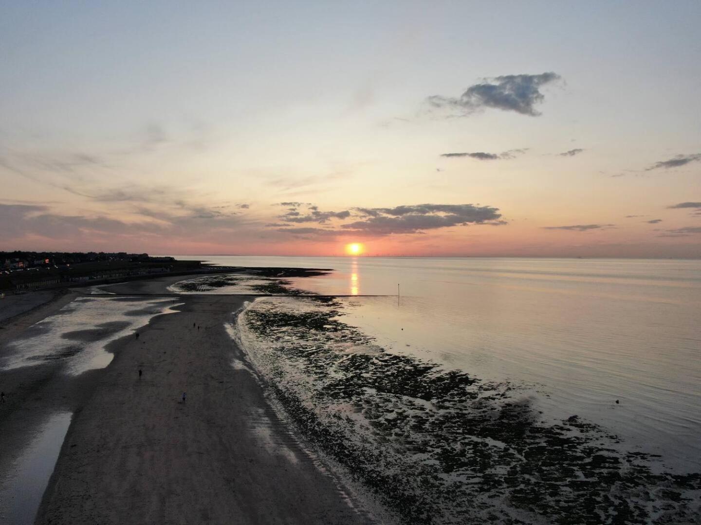 Apartment By The Bay - Mins To & Beaches Wparking