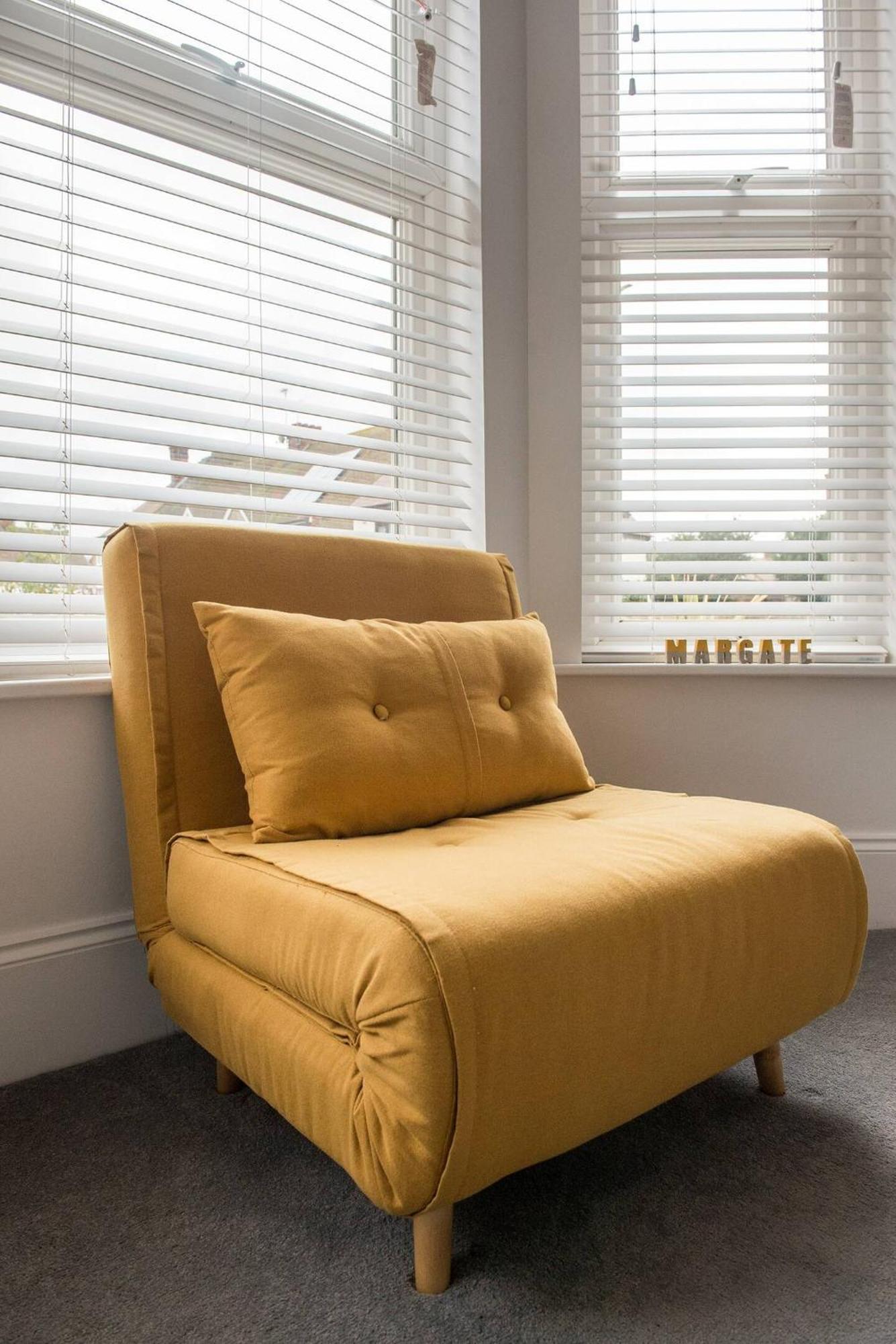 Apartment By The Bay - Mins To & Beaches Wparking